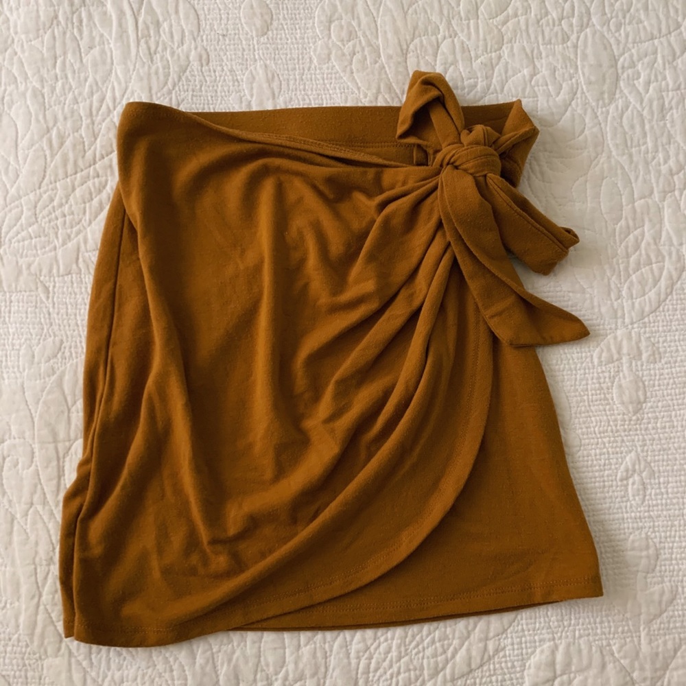 Brown tight size small skirt.
